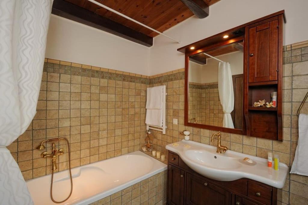 Вилла Stone House With Sea View Achlia Экстерьер фото